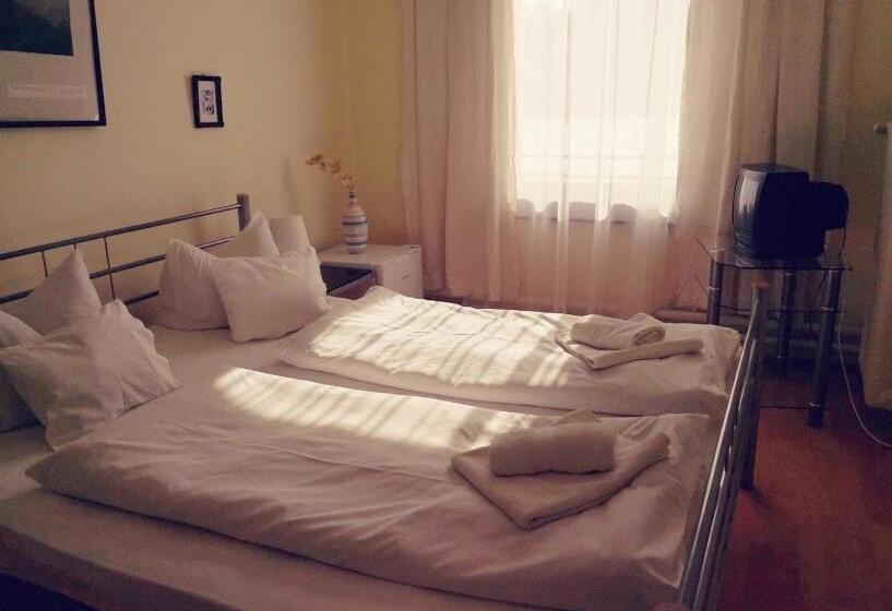 Номер Deluxe, Oroszlán Szigetvár