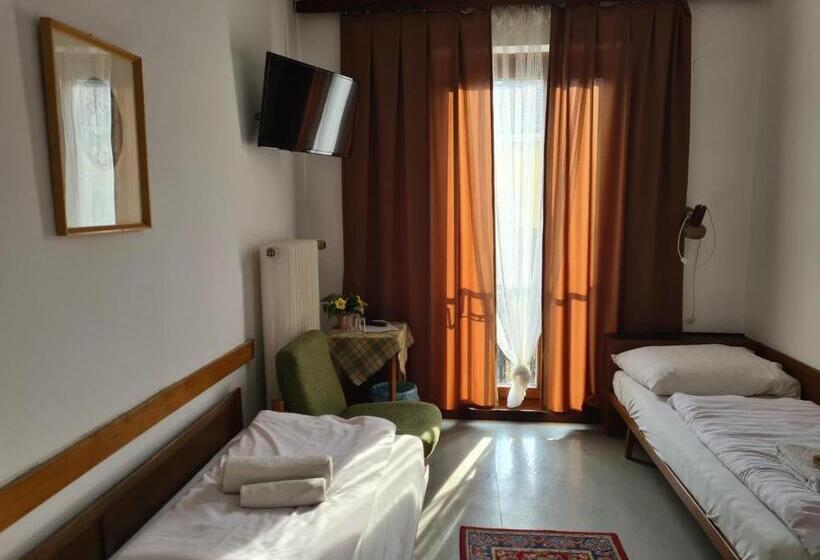 Номер Economy, Oroszlán Szigetvár