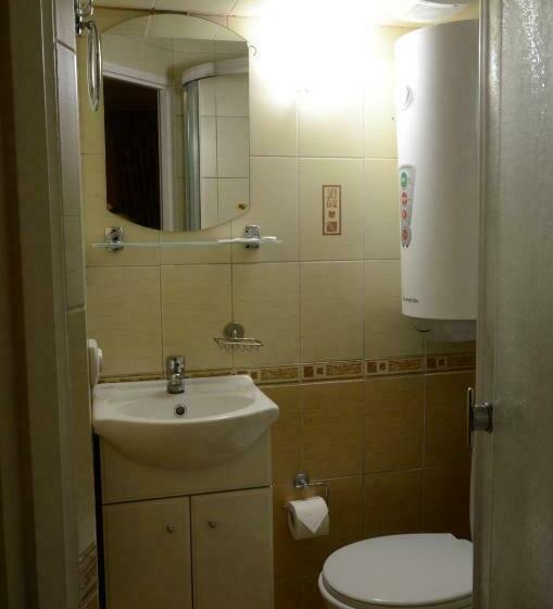 اتاق استاندارد, Burger Plus Inn