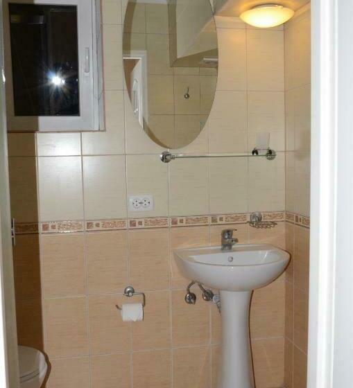 اتاق استاندارد, Burger Plus Inn