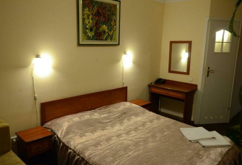 اتاق استاندارد, Burger Plus Inn