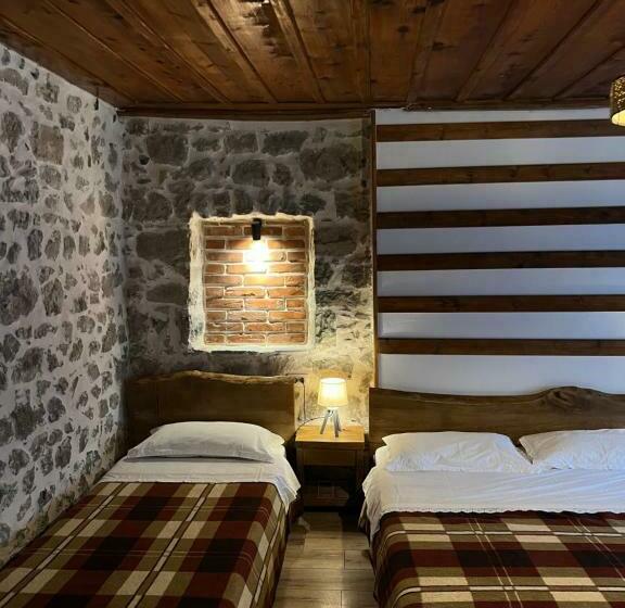 חדר משפחתי נוף להרים, Molla Guest House