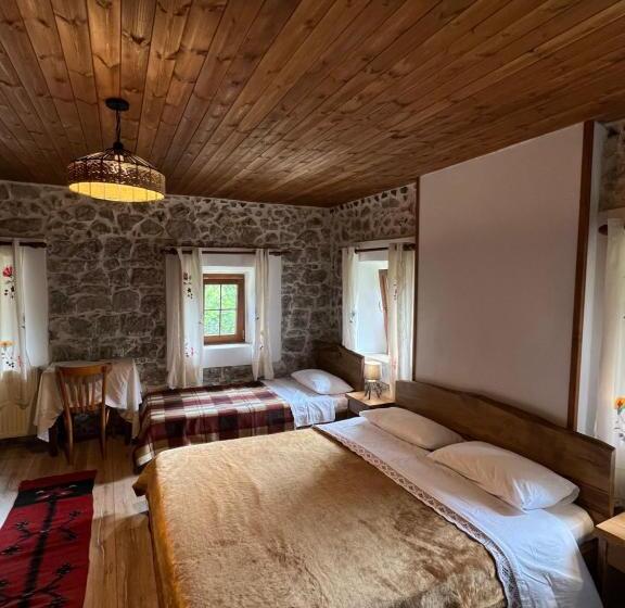 חדר משפחתי נוף להרים, Molla Guest House