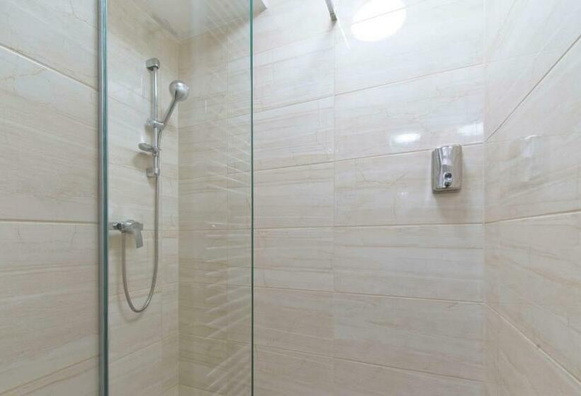 اتاق استاندارد سه نفره, Av Penzion