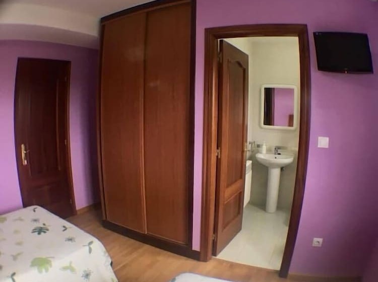 ベーシックルーム, Pensión O' Mesón