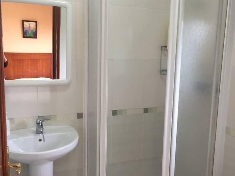 ベーシックルーム, Pensión O' Mesón