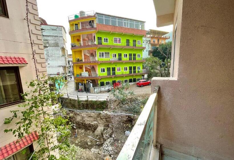 带阳台的豪华间, Kedar Inn