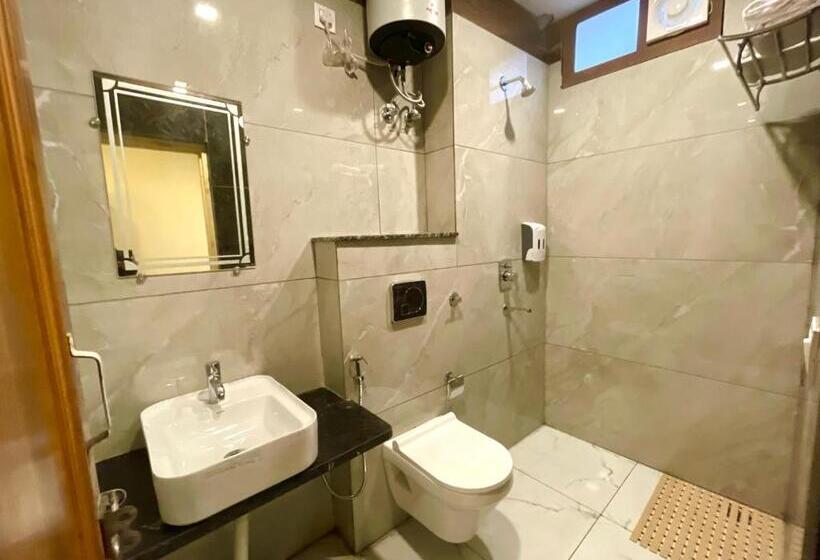 带阳台的豪华间, Kedar Inn