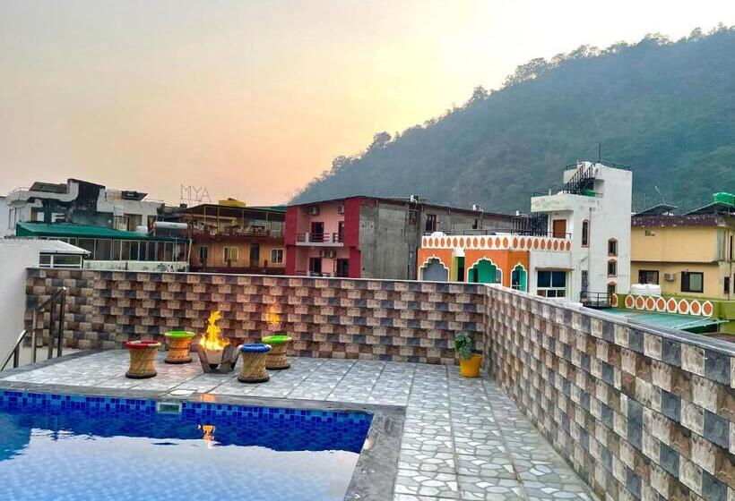 带阳台的豪华间, Kedar Inn
