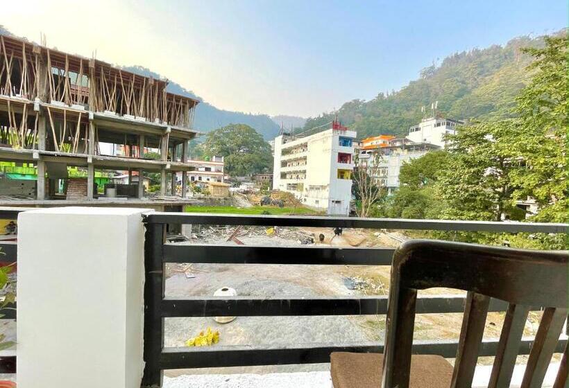 带阳台的豪华间, Kedar Inn