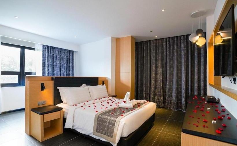 סוויטת ג'וניור, Tsr Seafront