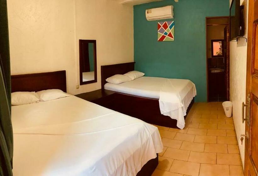 غرفة قياسية رباعية, Cabinas Jacomar