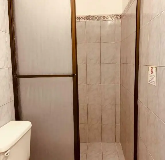スタンダードトリプルルーム, Cabinas Jacomar