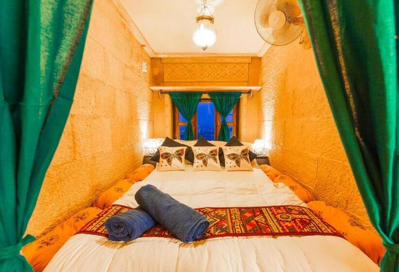 带大床的豪华间, Zostel Jaisalmer