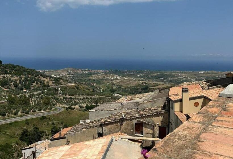 غرفة قياسية مطلّة علي البحر, Il Borgo & Il Feudo