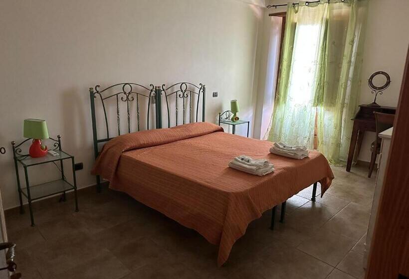 غرفة قياسية مطلّة علي البحر, Il Borgo & Il Feudo