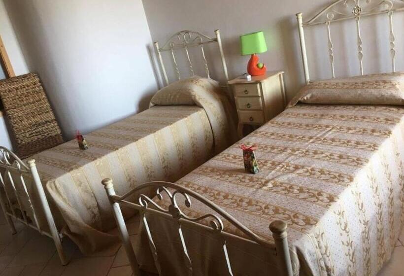 Номер Стандарт Вид на Море, Il Borgo & Il Feudo