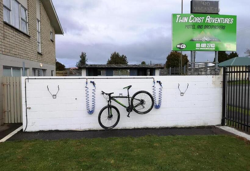 חדר סטודיו סטנדרד, Twin Coast Adventures