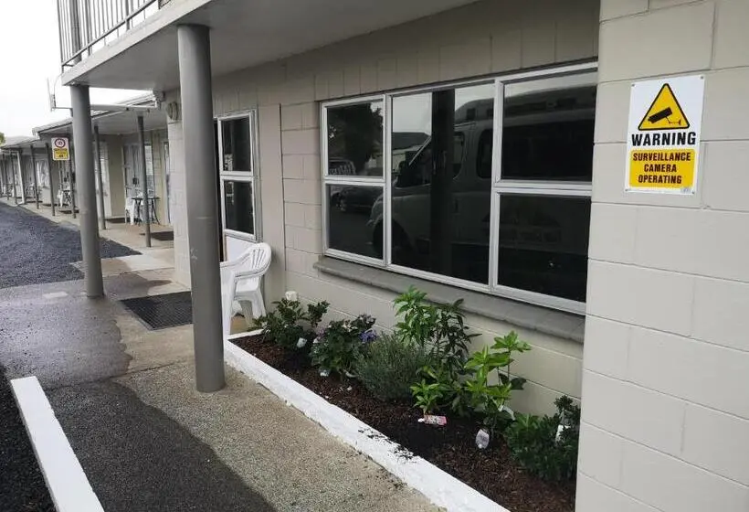スタンダードスタジオ, Twin Coast Adventures