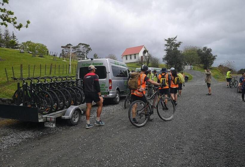 סטודיו דלוקס, Twin Coast Adventures