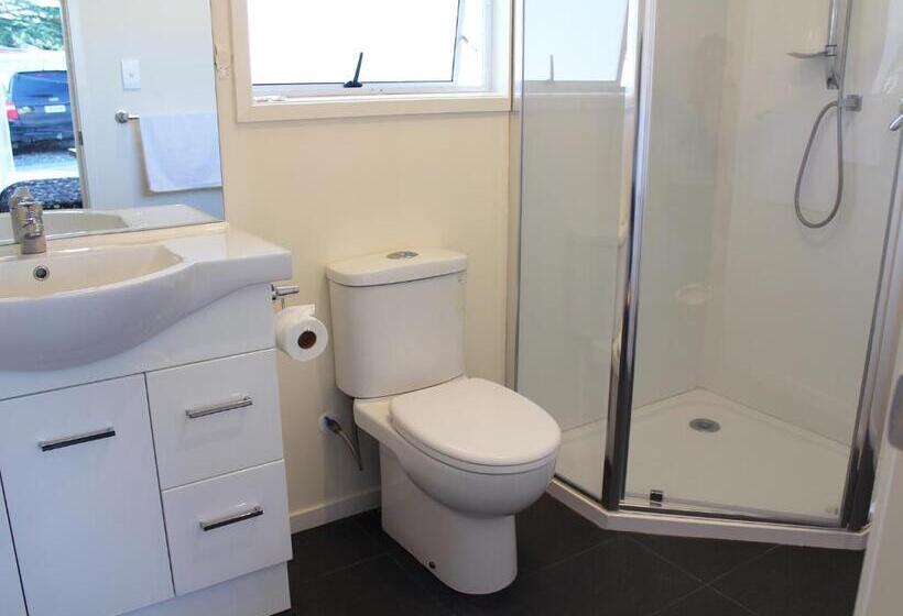 סטודיו דלוקס, Twin Coast Adventures