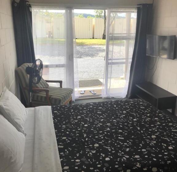 חדר סטודיו סטנדרד, Twin Coast Adventures