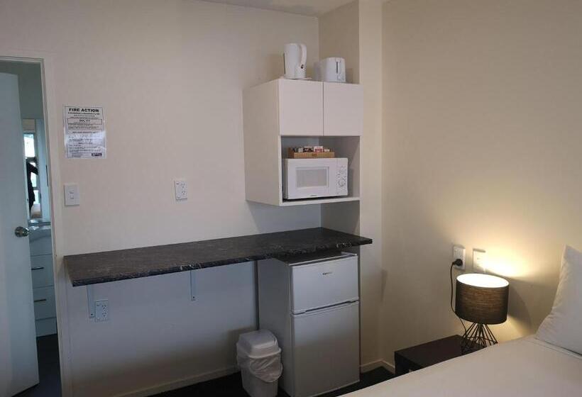 סטודיו דלוקס, Twin Coast Adventures