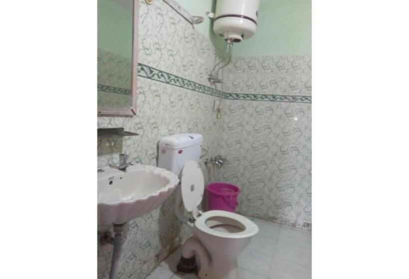 اتاق کلاسیک چهارنفره, Budget Maharaja