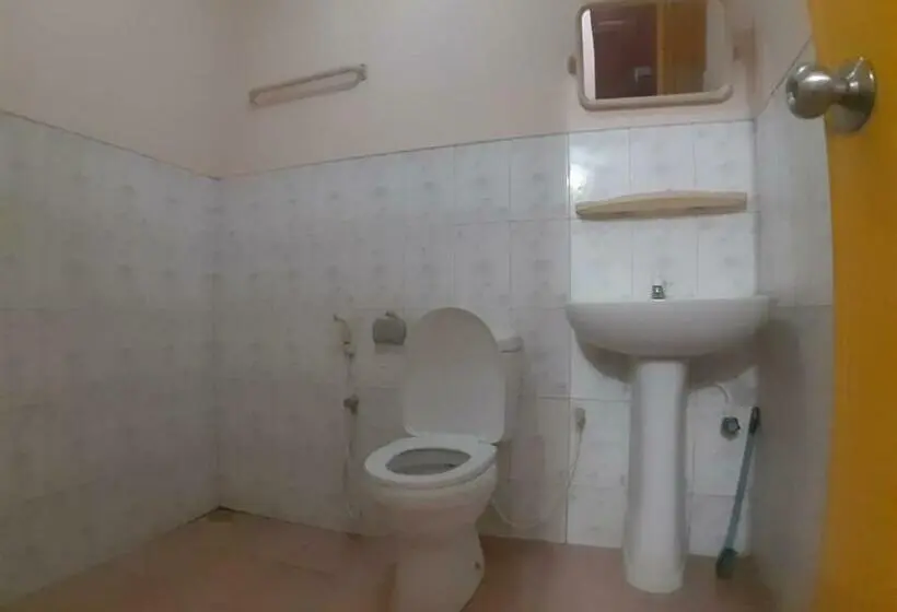 Economy Triple Room, Amila Guest