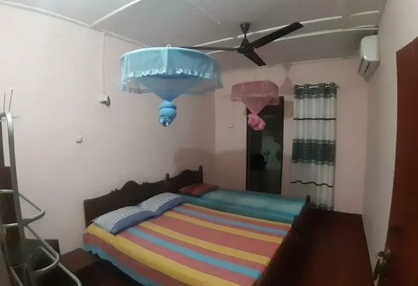 Economy Triple Room, Amila Guest