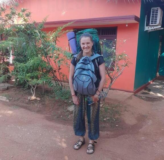 패밀리 룸, Amila Guest