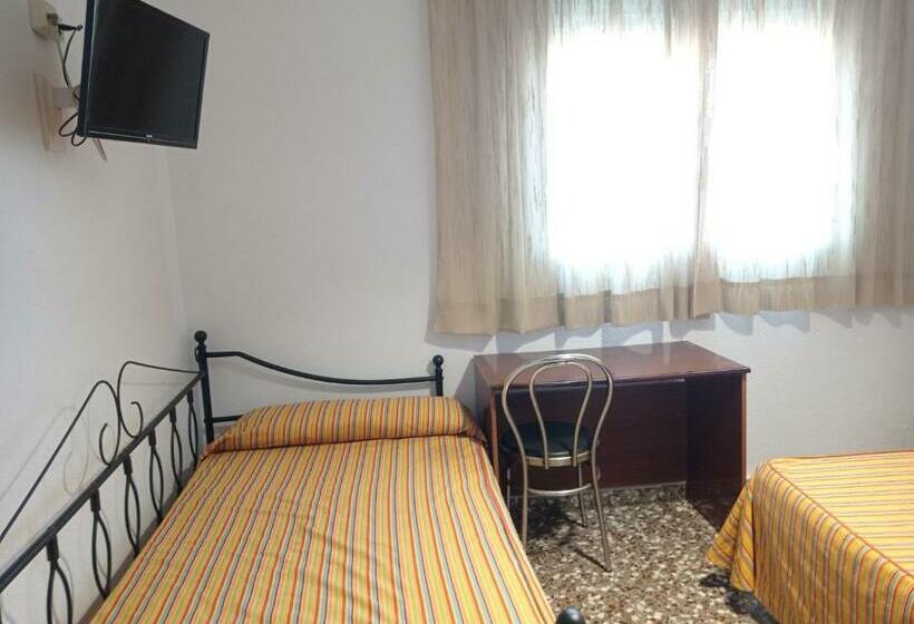 חדר סטנדרט לשלושה, Antolin Guest House