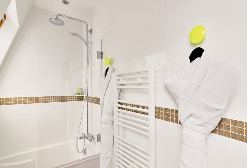 スタンダードトリプルルーム, Augustin Astotel