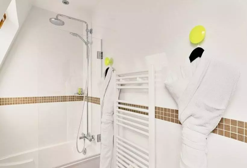 Standard Triple Room, Augustin Astotel