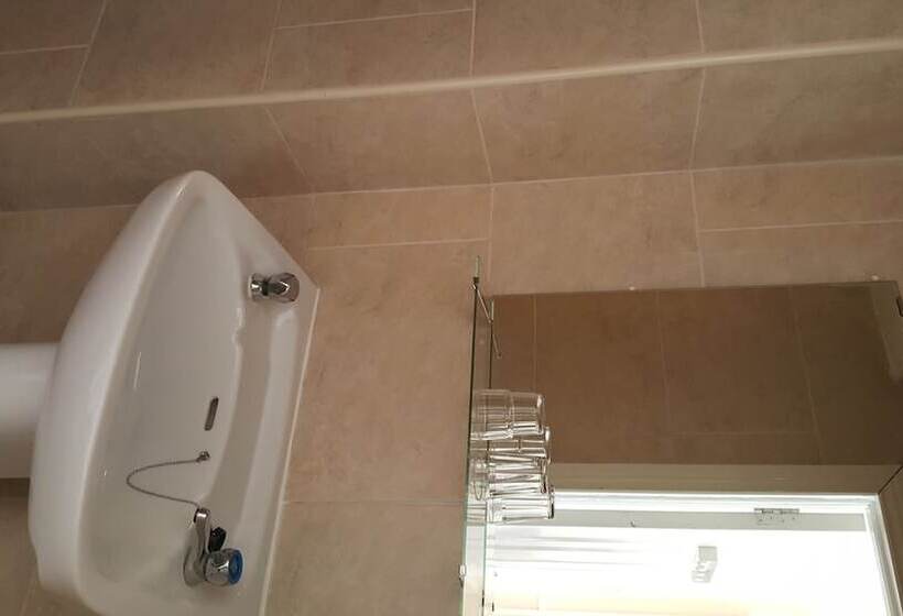 חדר סטנדרט לארבעה, Hazelbrook House B&b