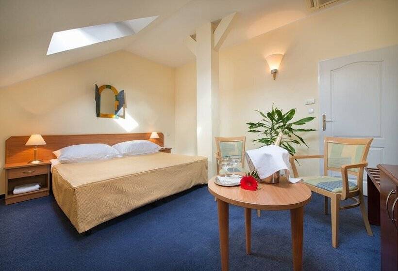 Quarto Estandar, Ea Hotel Tosca