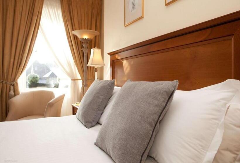 패밀리 룸, Headfort Arms