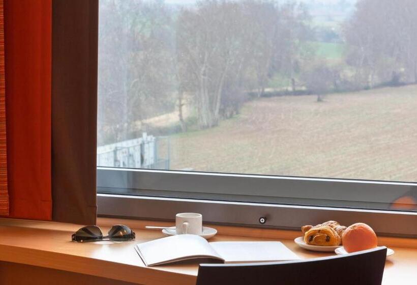 Номер Комфорт, Ibis Barcelona Mollet