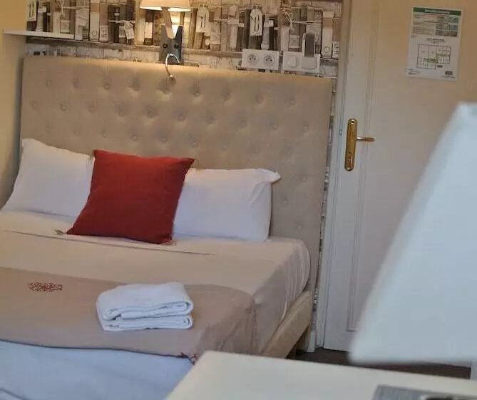 スタンダードシングルルーム, Logis Hôtel Louise De Savoie