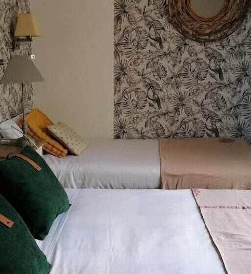 غرفة قياسية ثلاثية, Logis Hôtel Louise De Savoie