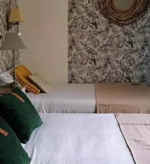 スタンダードトリプルルーム, Logis Hôtel Louise De Savoie
