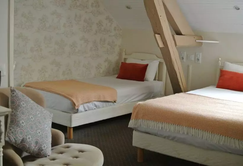 スタンダードトリプルルーム, Logis Hôtel Louise De Savoie