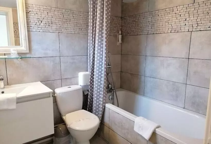 スタンダード４人部屋, Logis Hôtel Louise De Savoie