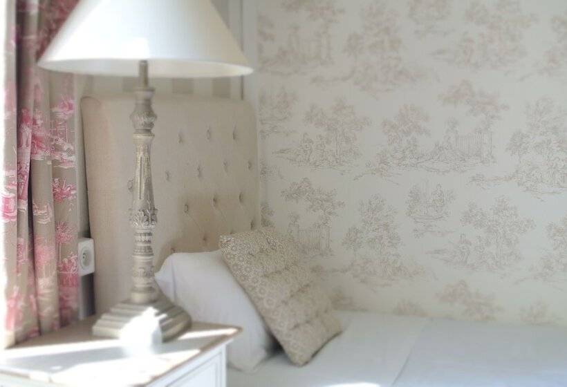 غرفة قياسية رباعية, Logis Hôtel Louise De Savoie