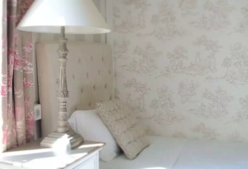 スタンダード４人部屋, Logis Hôtel Louise De Savoie