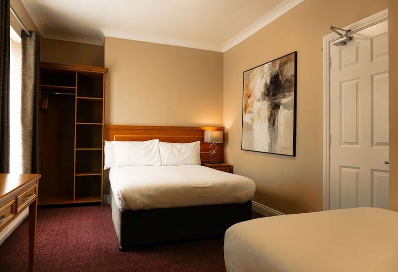 חדר סטנדרט לשלושה, Phoenix Park