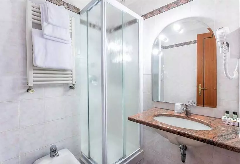 اتاق استاندارد یک نفره, Raeli Hotel Lazio