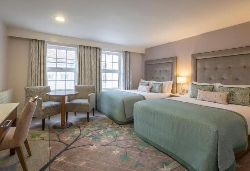 家庭间, Slieve Russell