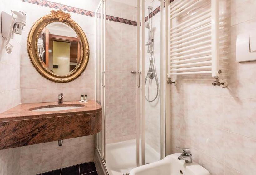 اتاق استاندارد سه نفره, Raeli Hotel Lazio