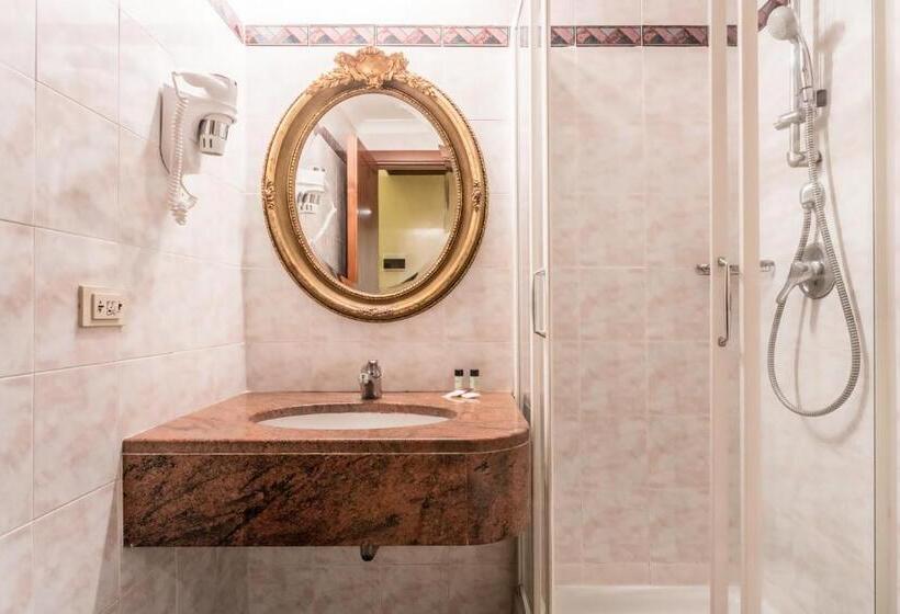 اتاق استاندارد سه نفره, Raeli Hotel Lazio